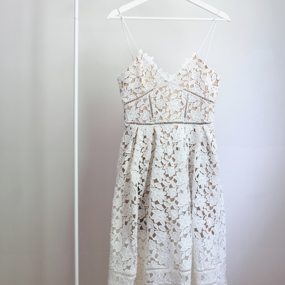Ivory Azaelea Guipure Lace Dress - Picture 2 of 5
